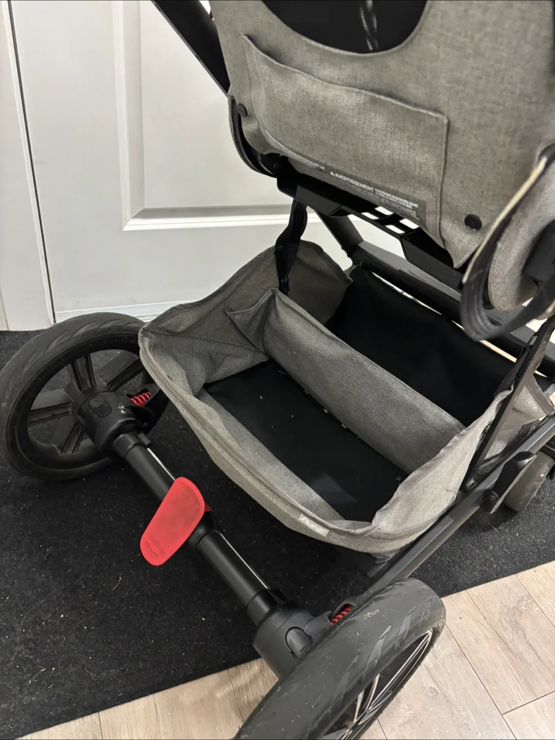 Nuna MIXX stroller with lots of accessories and bassinet. image indicator(3)