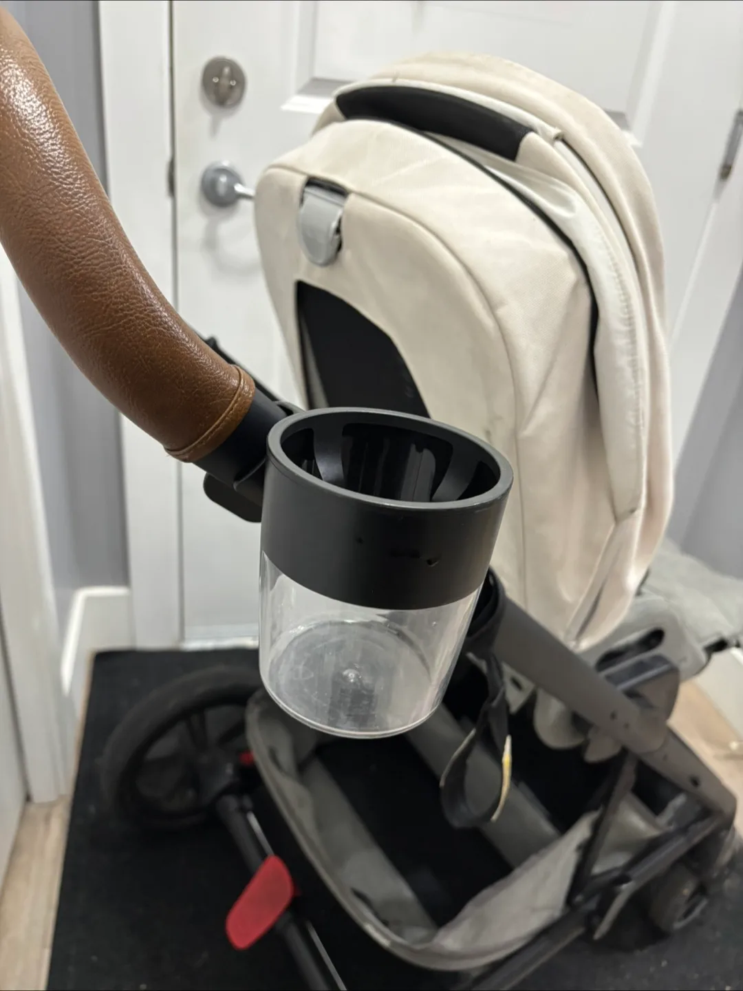 Nuna MIXX stroller with lots of accessories and bassinet. image indicator(4)