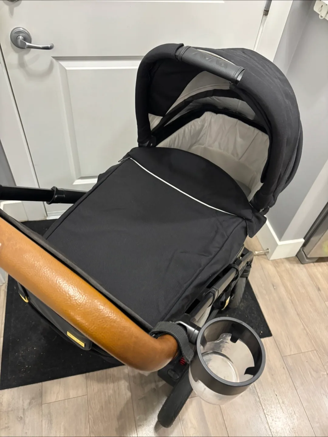 Nuna MIXX stroller with lots of accessories and bassinet. image indicator(10)