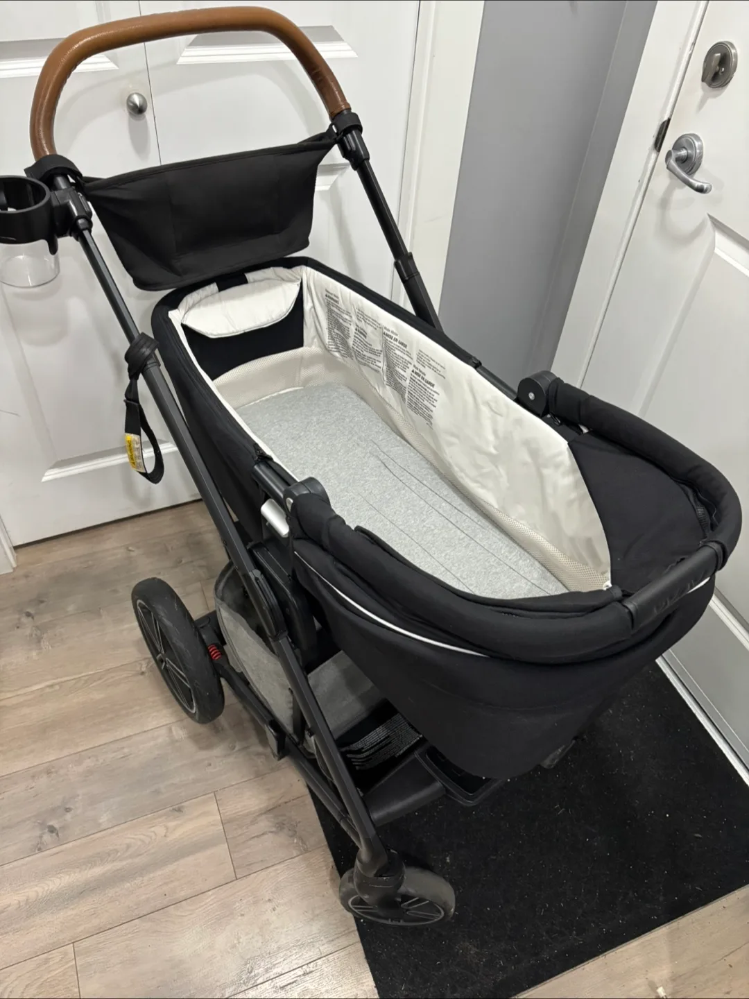 Nuna MIXX stroller with lots of accessories and bassinet. image indicator(9)