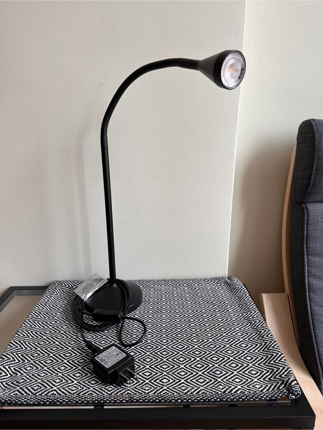 IKEA NÄVLINGE Black LED Table Lamp thumbnail
