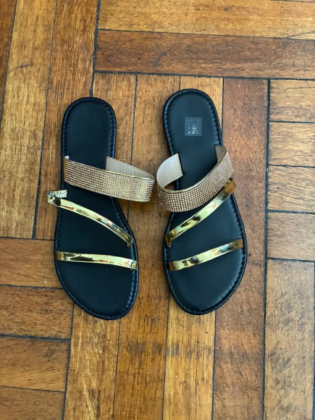 Metallic gold sandals 🥕 image indicator(2)