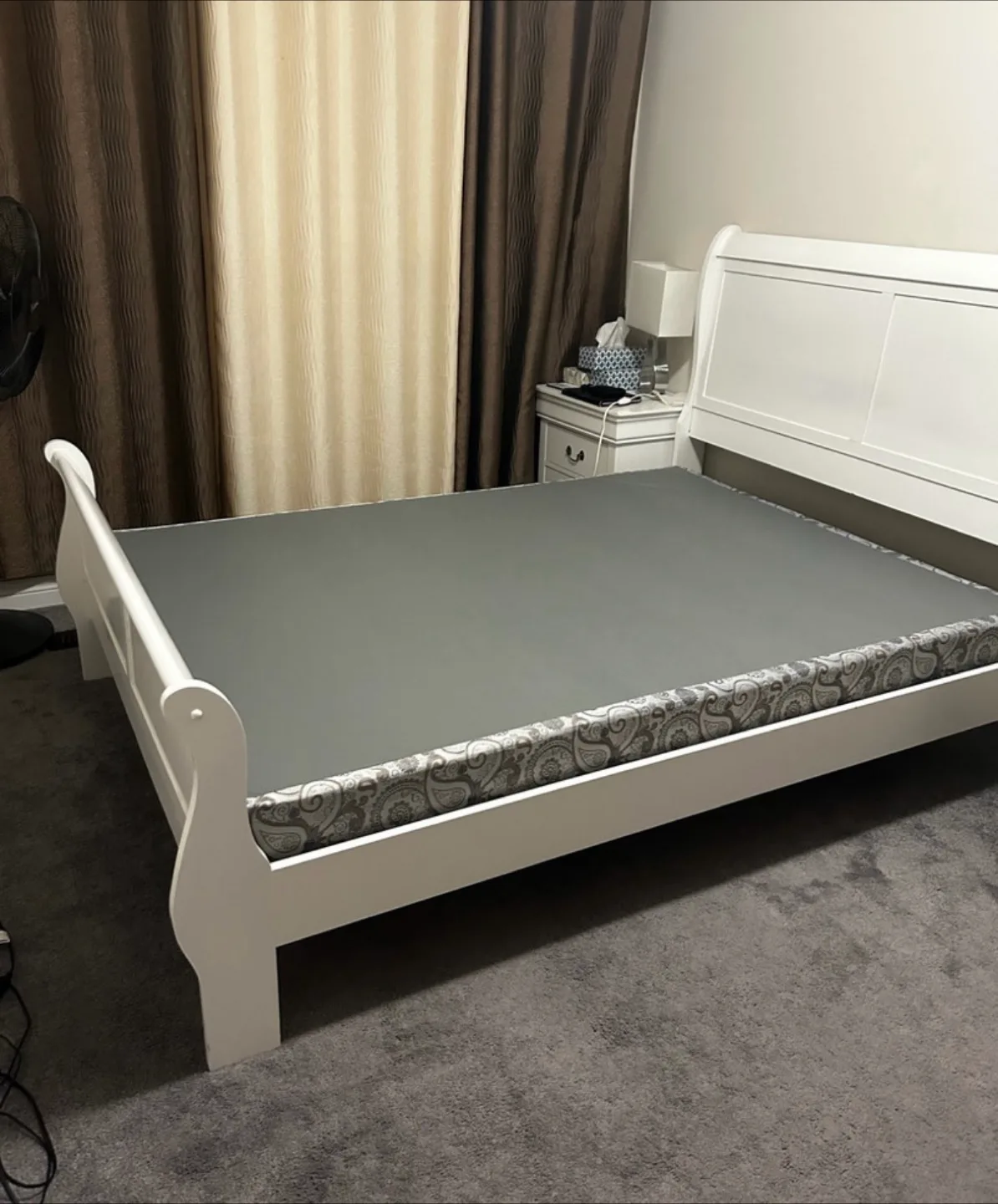White Sleigh Bed with Nightstand image indicator(4)