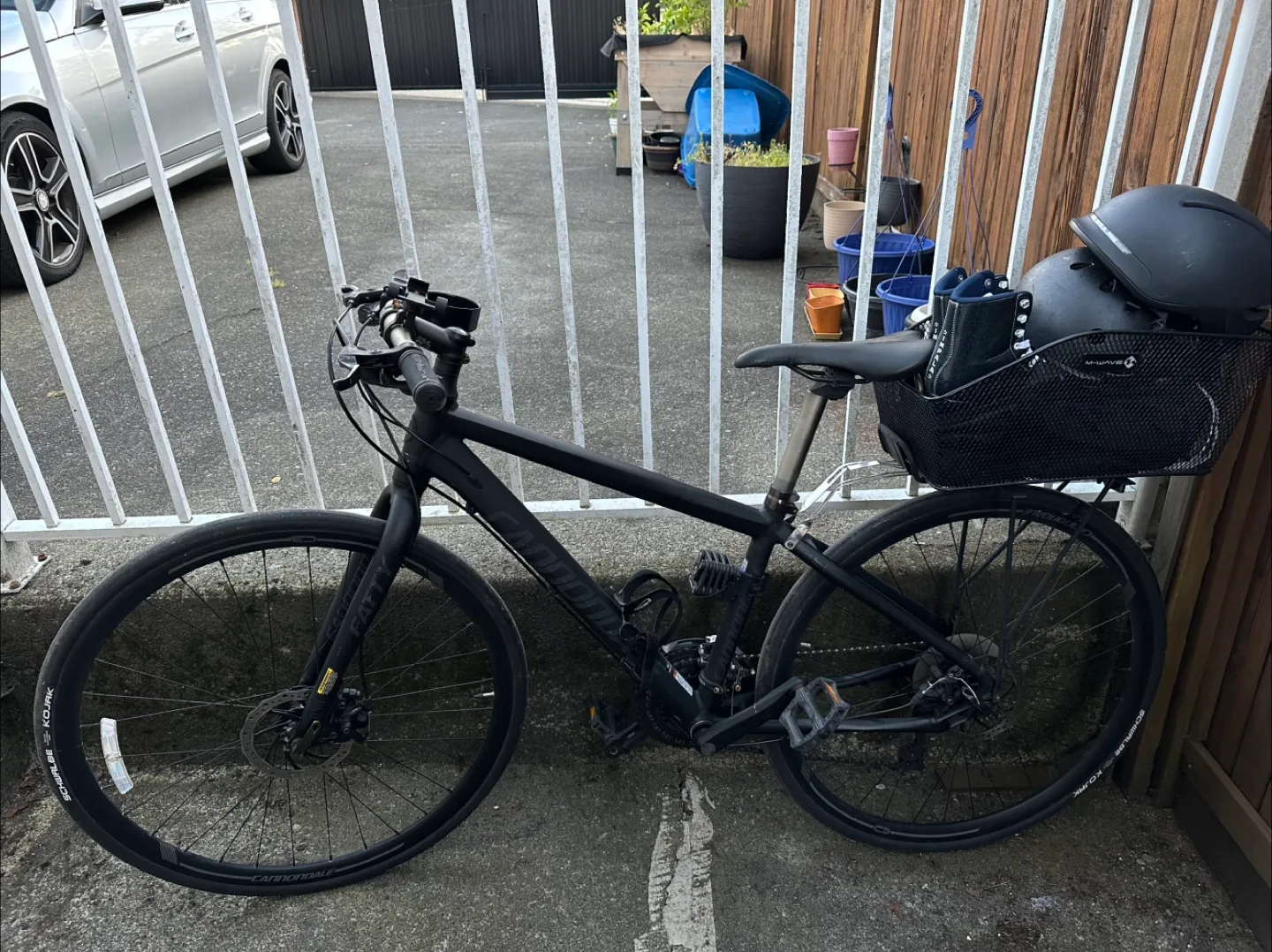 Black Hybrid Bicycle image indicator(3)