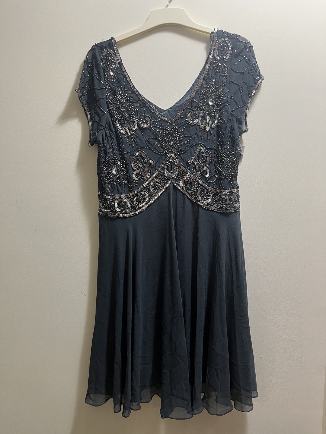 J Kara Women's Cap Sleeve V-Neck Beaded Dress sz 16