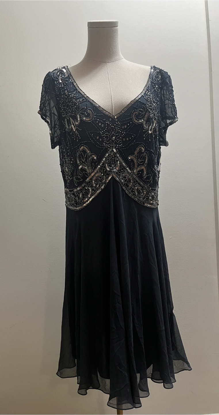 J Kara Women's Cap Sleeve V-Neck Beaded Dress sz 16 - photo 3