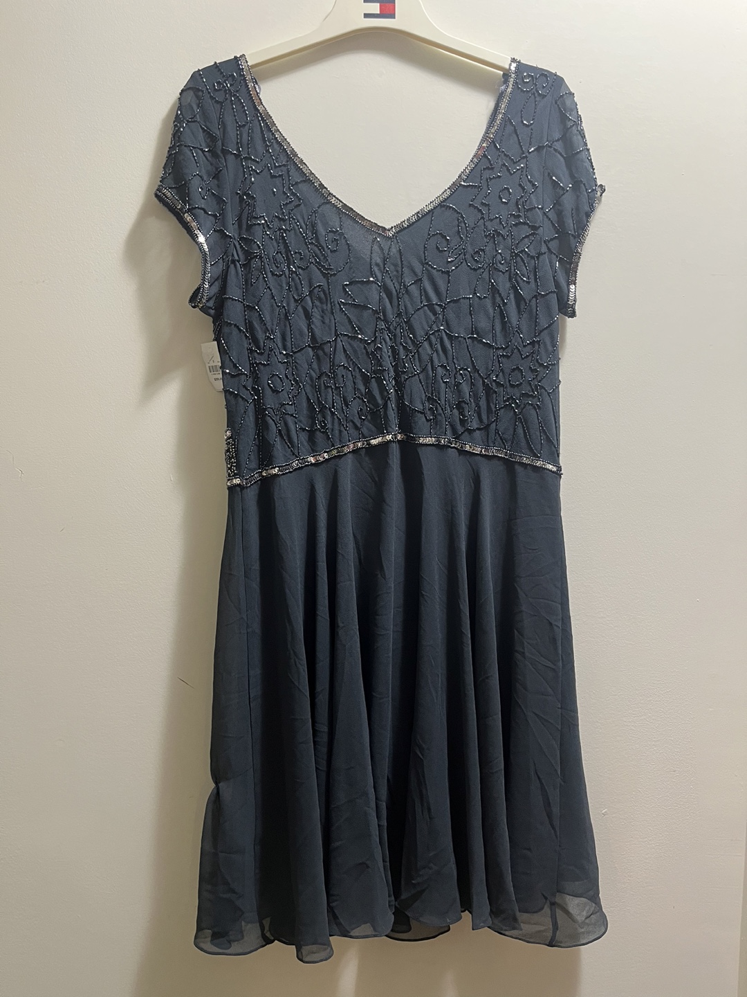 J Kara Women's Cap Sleeve V-Neck Beaded Dress sz 16 - photo 2