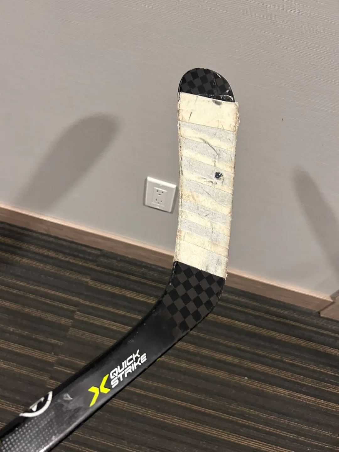 Warrior Alpha QX4 Hockey Stick image indicator(5)