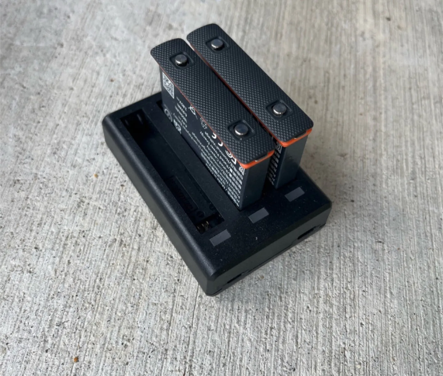 Insta 360 Charger + 2 Batteries thumbnail