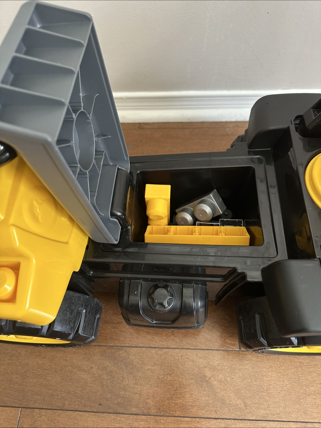 CAT Ride-On Dump Truck Toy - photo 2