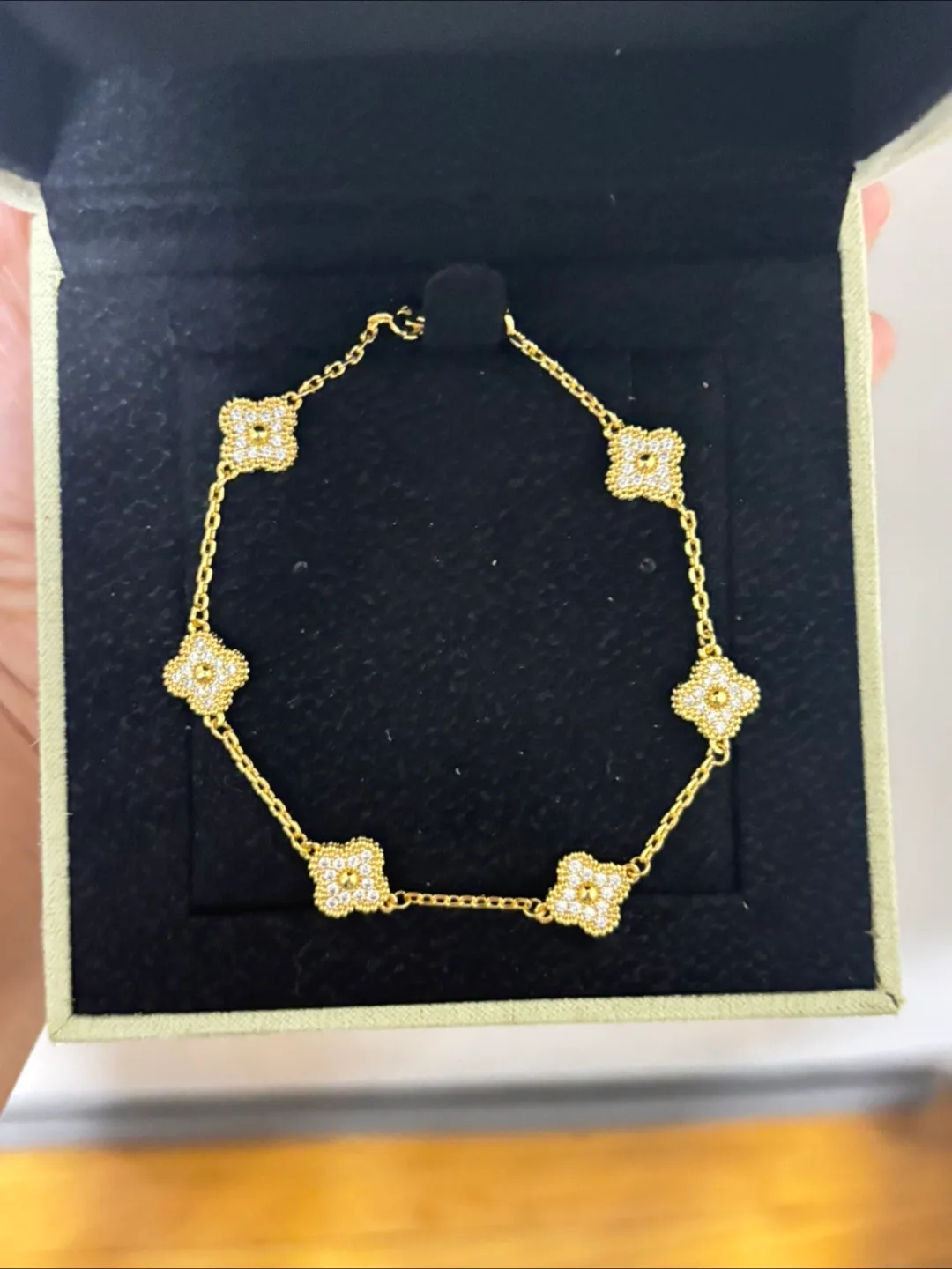 18K gold filled 6 clover motif bracelet image indicator(4)