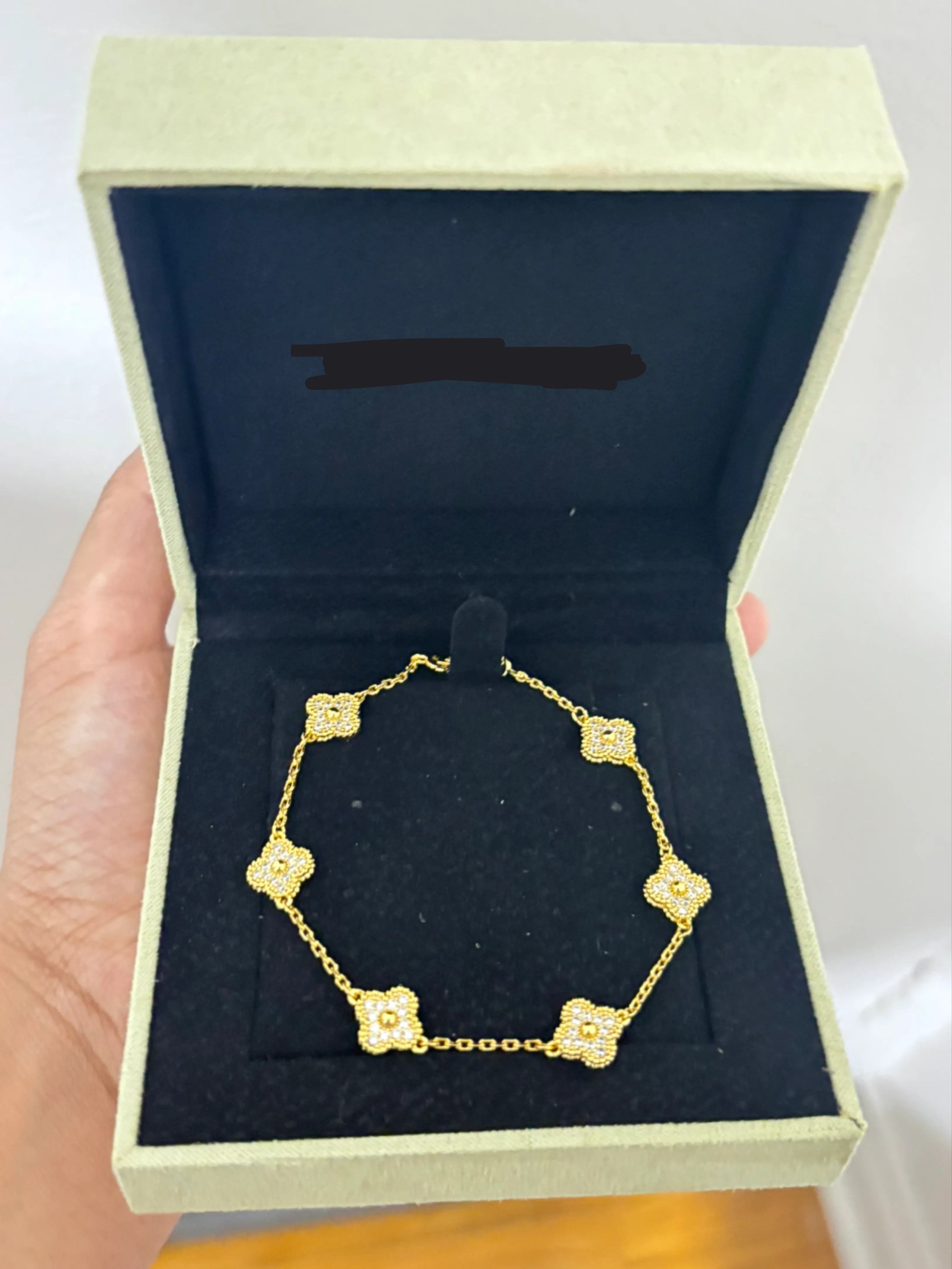 18K gold filled 6 clover motif bracelet image indicator(2)