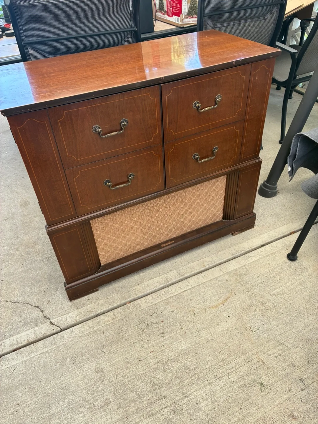 Electrohome Vintage Record Player Cabinet image indicator(4)