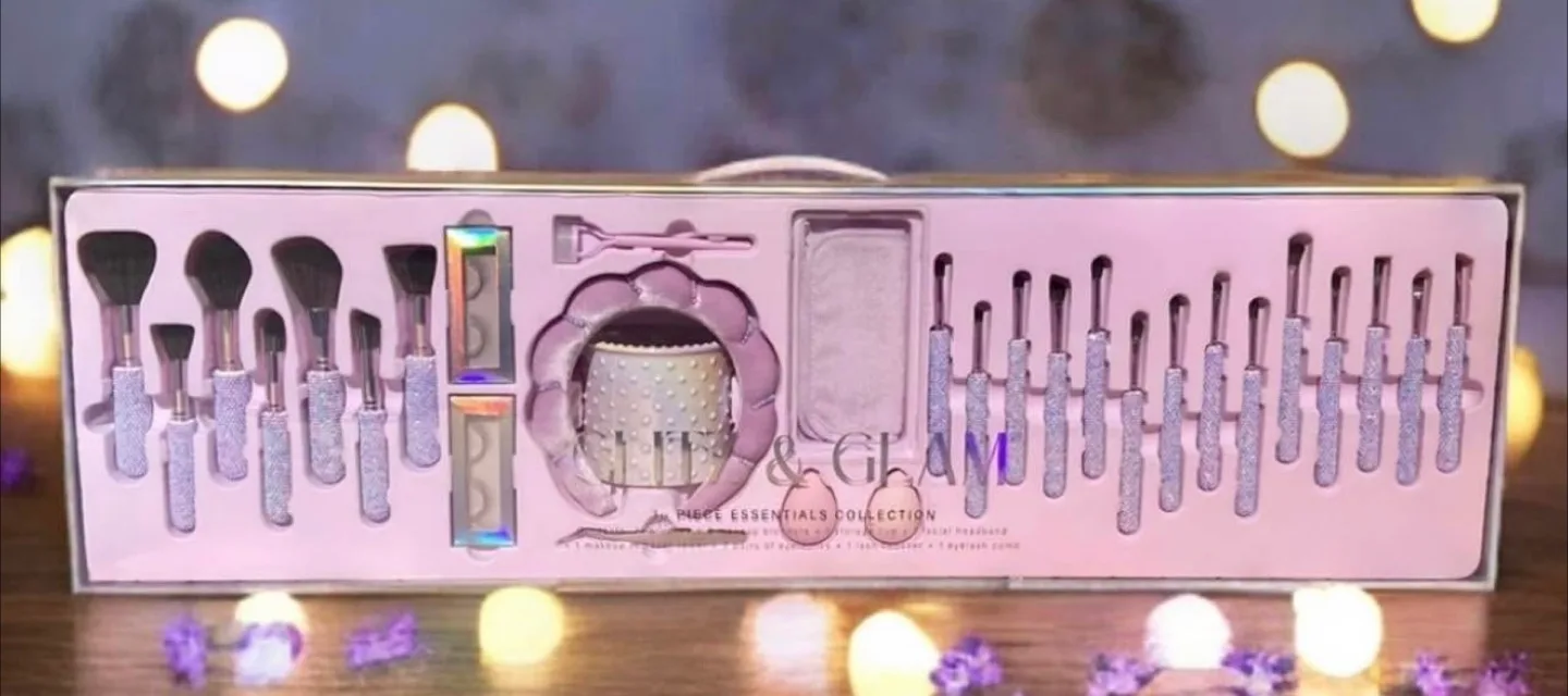 Glitz & Glam 32-Piece Makeup Brush Set - New! image indicator(3)