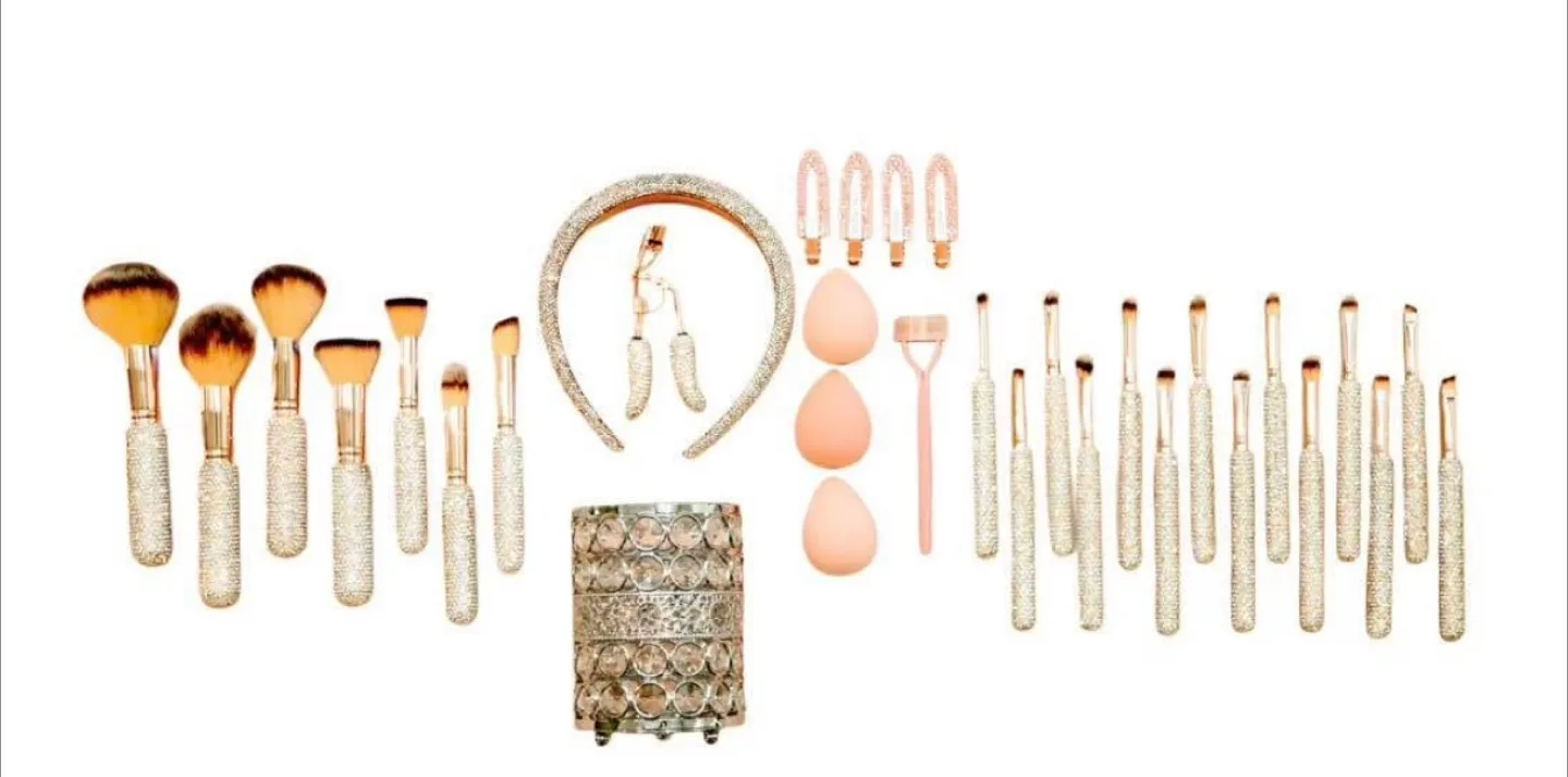 Glitz & Glam 32-Piece Makeup Brush Set - New! image indicator(7)