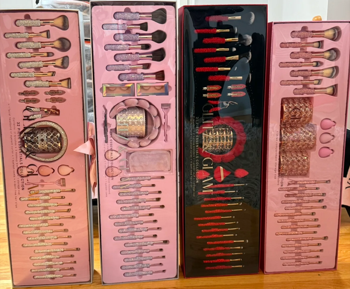 Glitz & Glam 32-Piece Makeup Brush Set - New! thumbnail