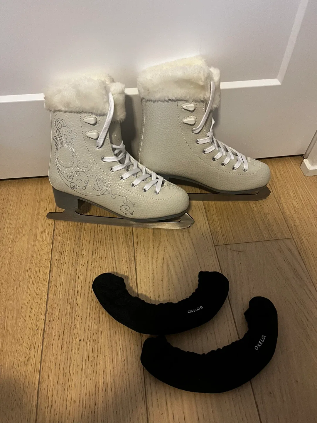 Oxelo Ice Skates with Blade Covers thumbnail
