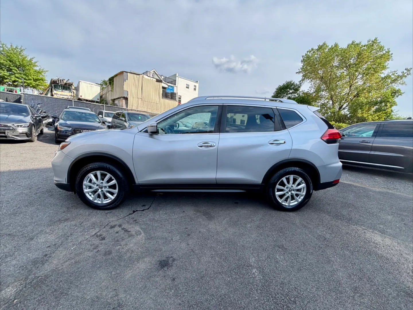 Nissan Rogue Sv 2017 113,700 miles image indicator(6)