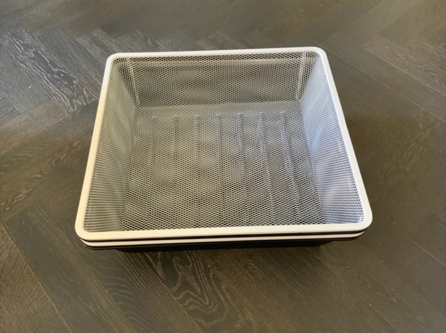 2 White, 2 black Wire Storage Basket thumbnail