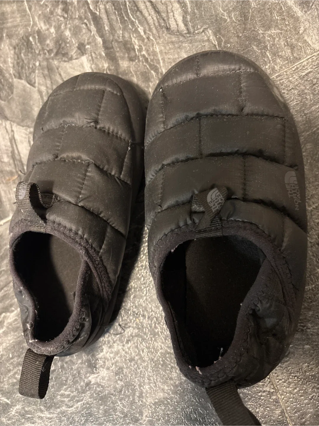 🥕The North Face Black Slippers - US Size 2 thumbnail