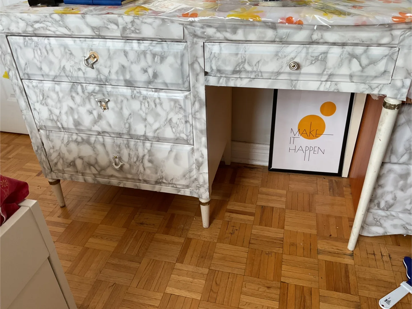 Urgent sale-Desk/Table thumbnail