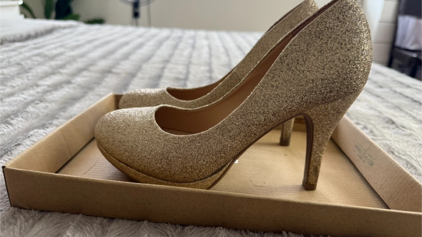 Comfort Gold Glitter Heels, Size 8 - photo 2