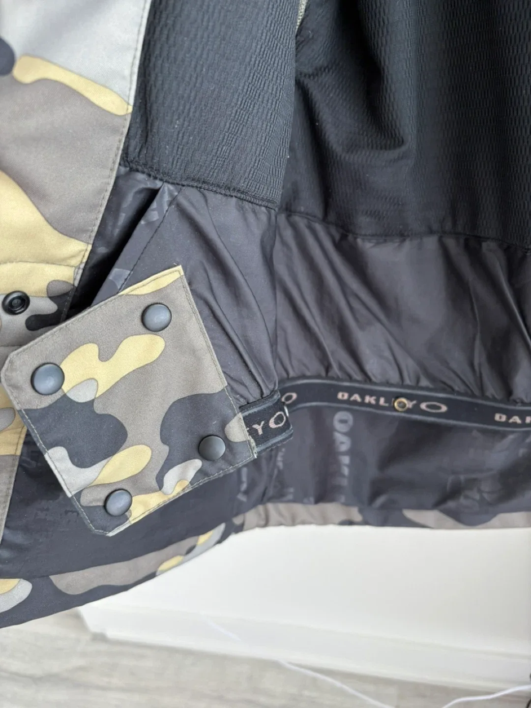 Oakley Camo Jacket - Size M/M image indicator(3)