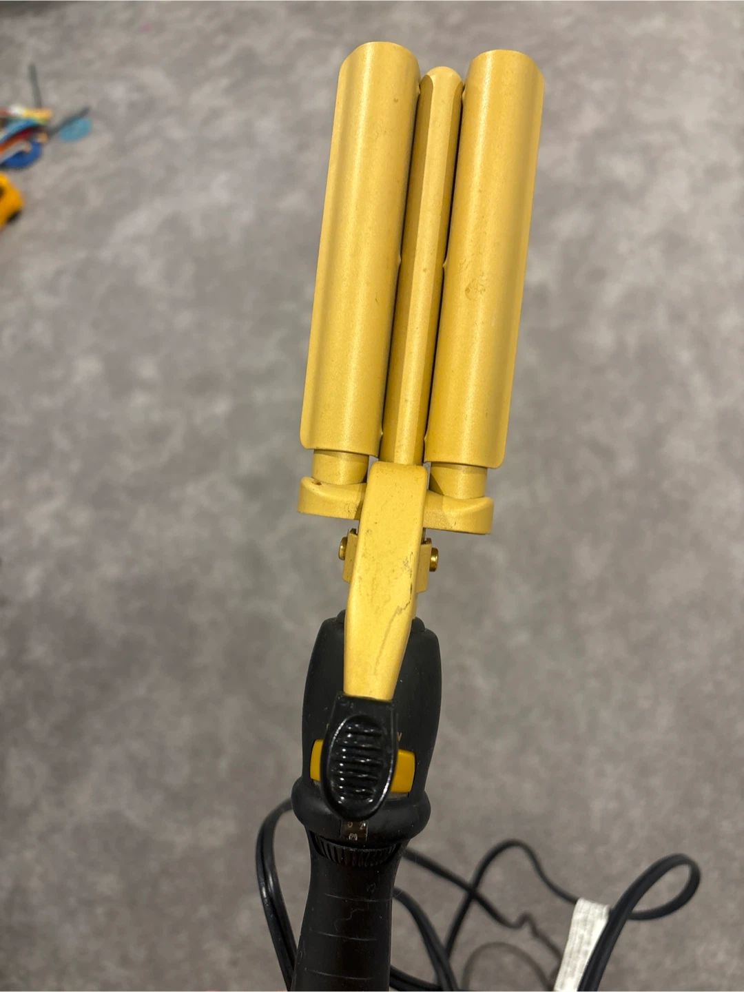 Tripple barrel hair curler. Gold 3 Barrel Hair Waver