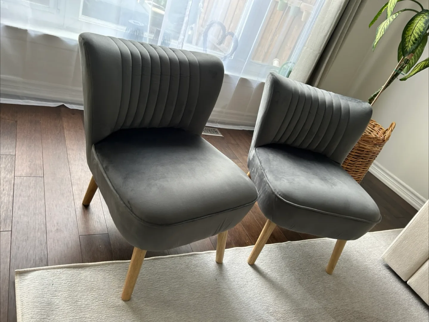 Set of 2 Grey Velvet Accent Chairs
