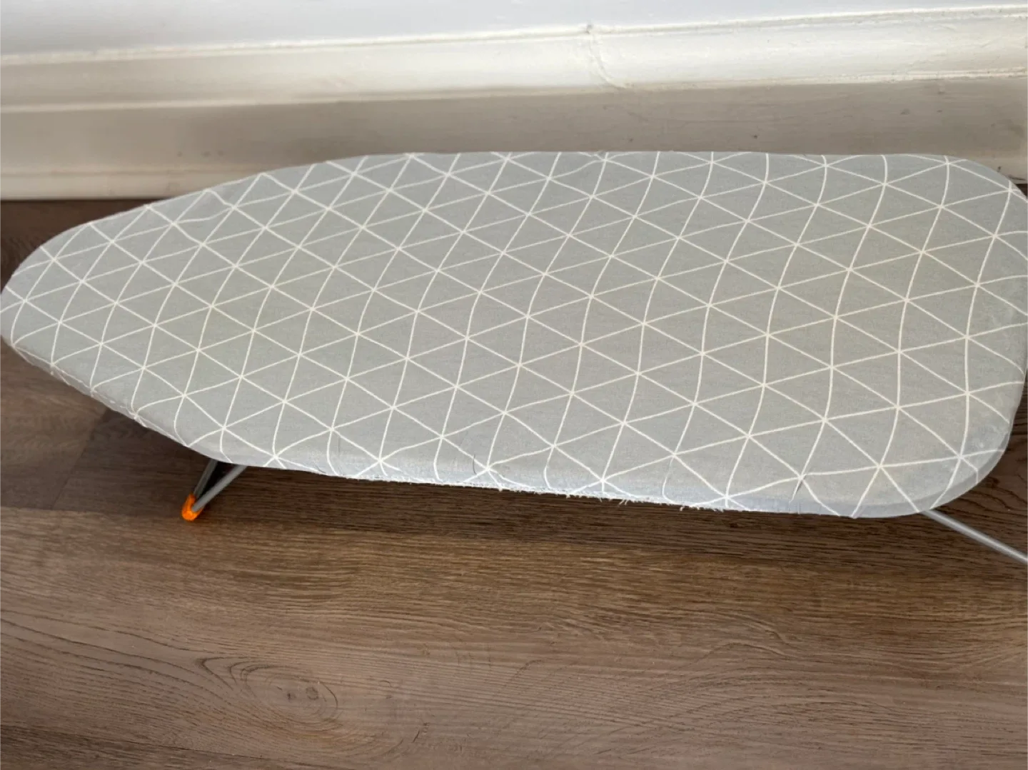 Tabletop Ironing Board with Folding Legs image indicator(3)