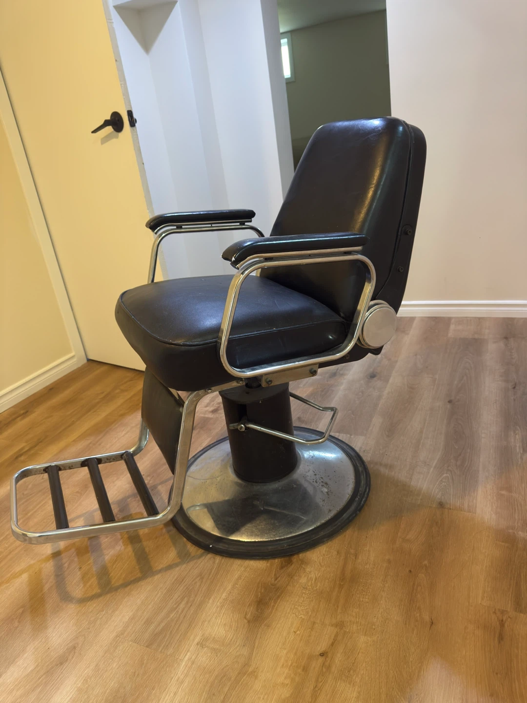Vintage Barber Chair - Black - photo 2