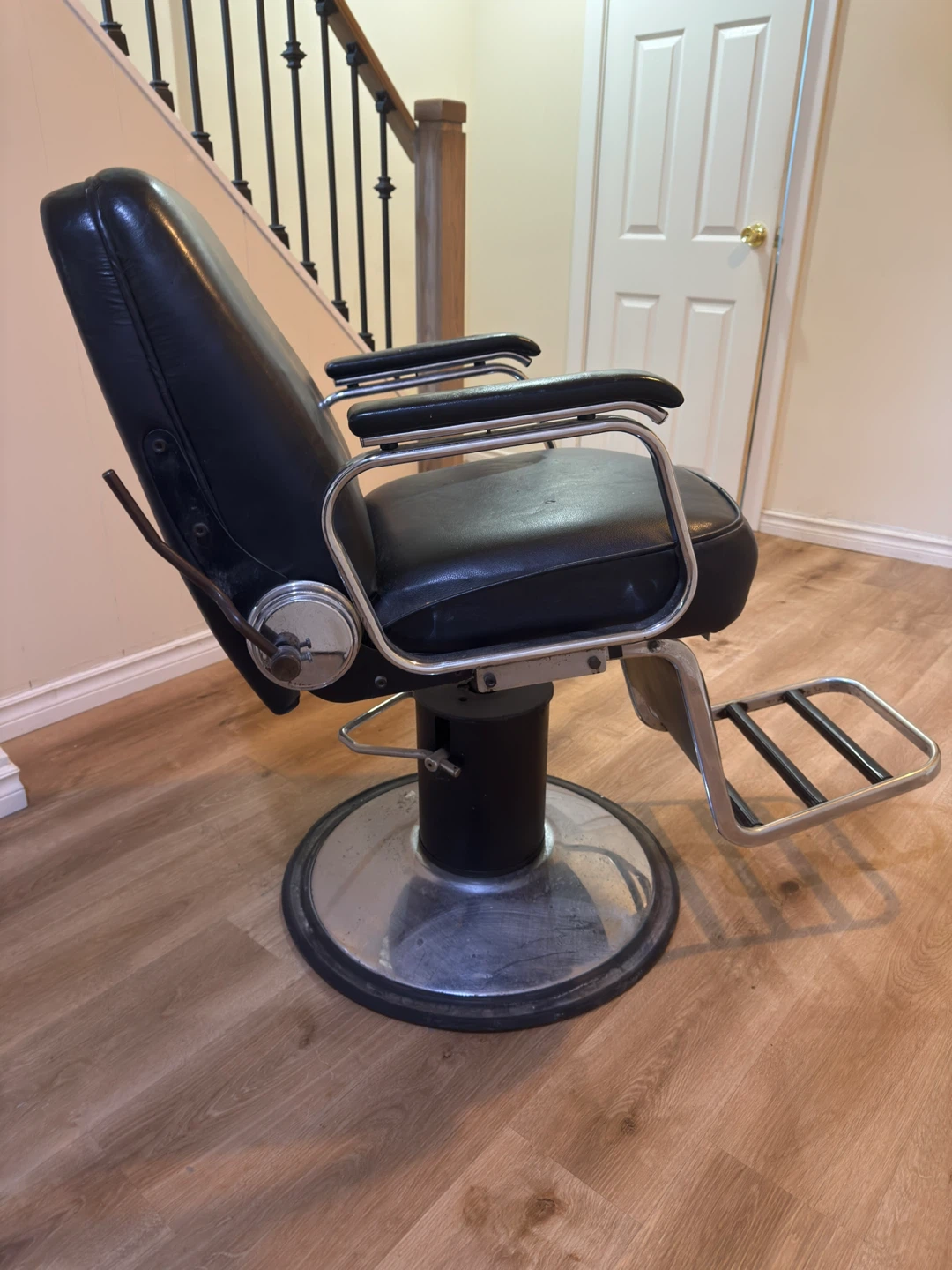Vintage Barber Chair - Black - photo 3