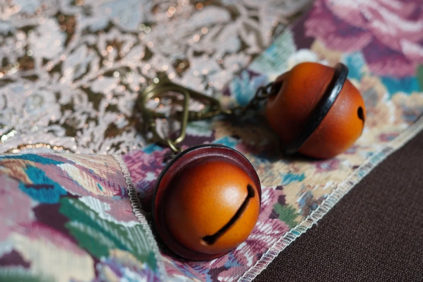 Handmade Leather Bell Keychain image indicator(2)