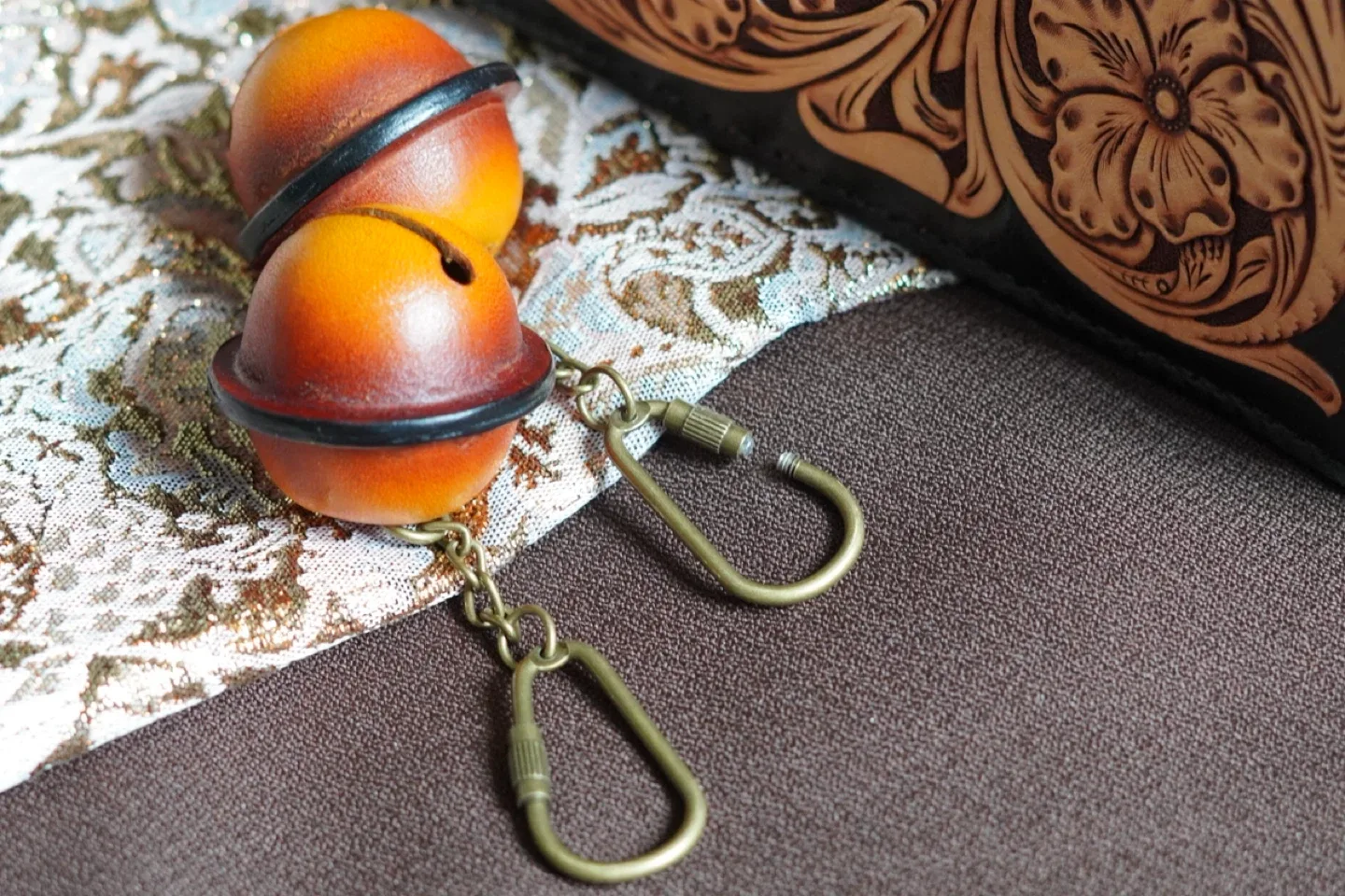 Handmade Leather Bell Keychain image indicator(4)