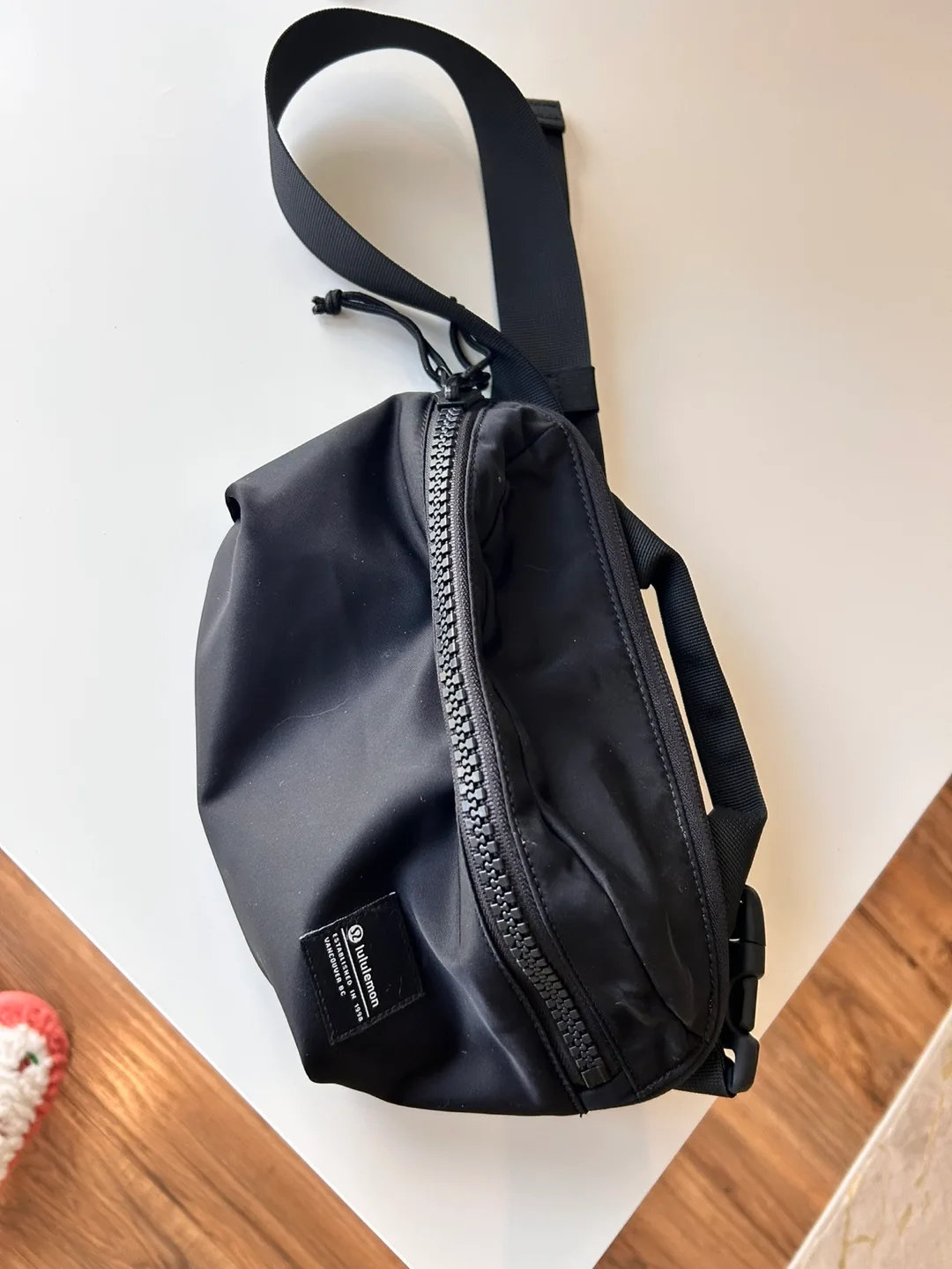 Lululemon Everywhere Belt Bag - Black image indicator(3)