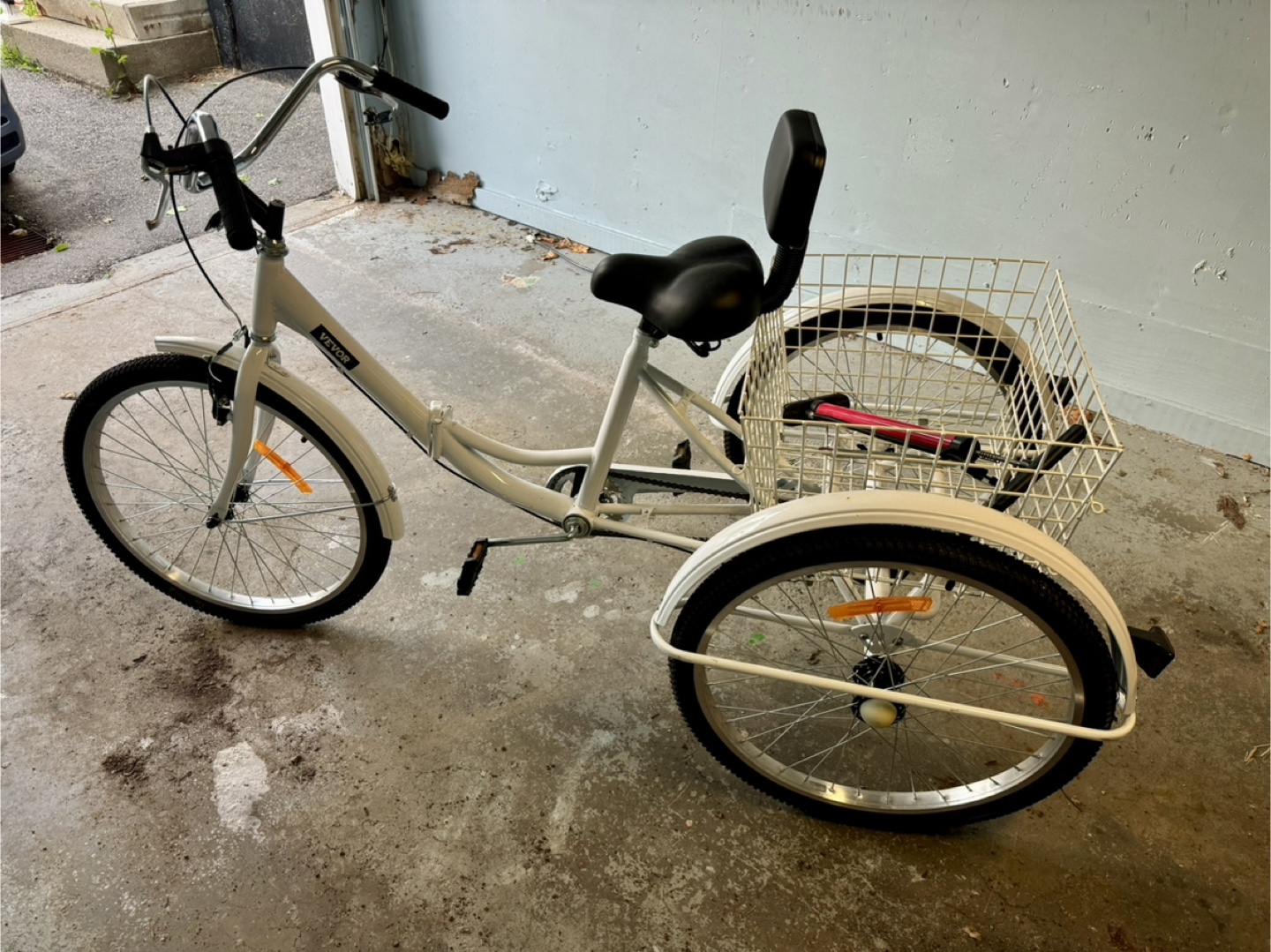 Foldable Tricycle 24” with basket - photo 3