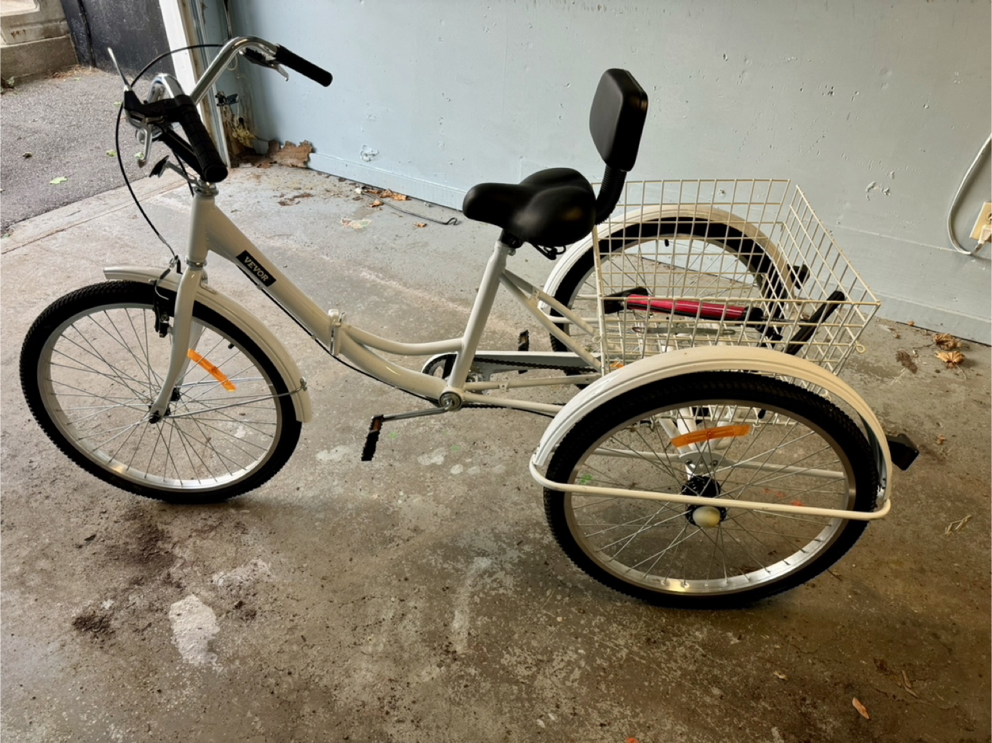 Foldable Tricycle 24” with basket - photo 3