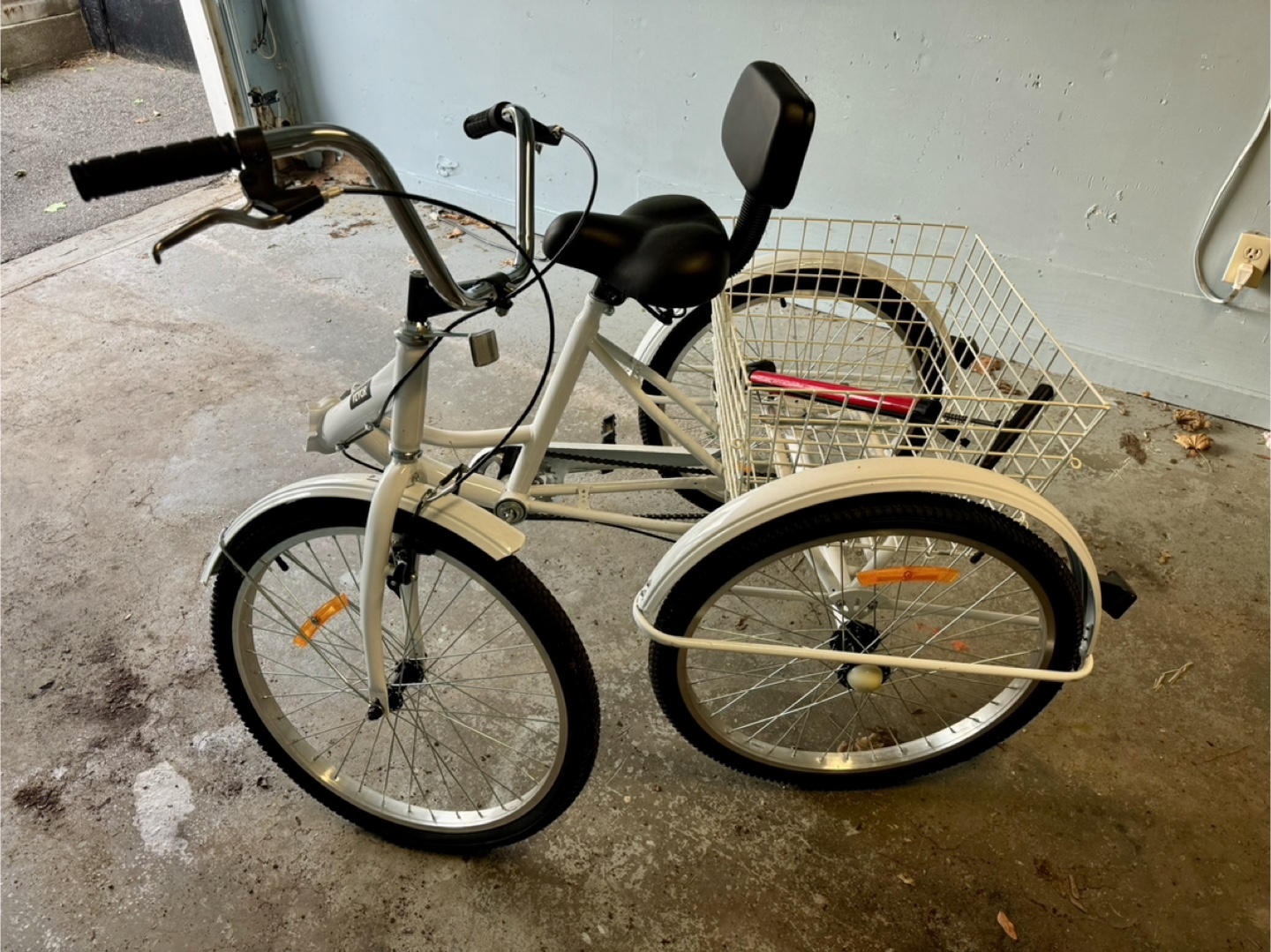 Foldable Tricycle 24” with basket - photo 2
