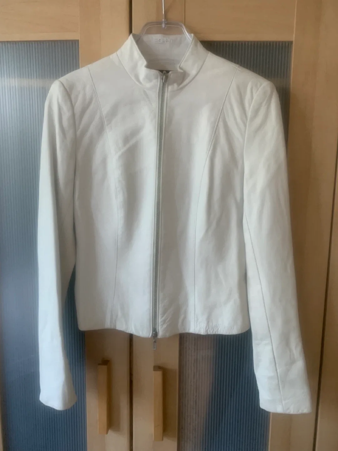 Danier Women’s White Leather Jacket - Size XS image indicator(2)