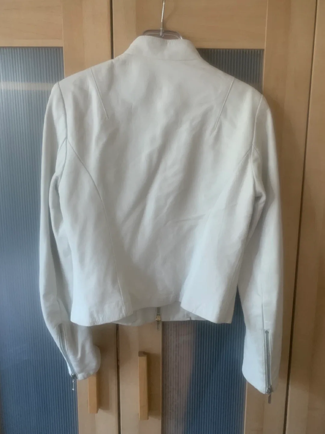 Danier Women’s White Leather Jacket - Size XS image indicator(3)