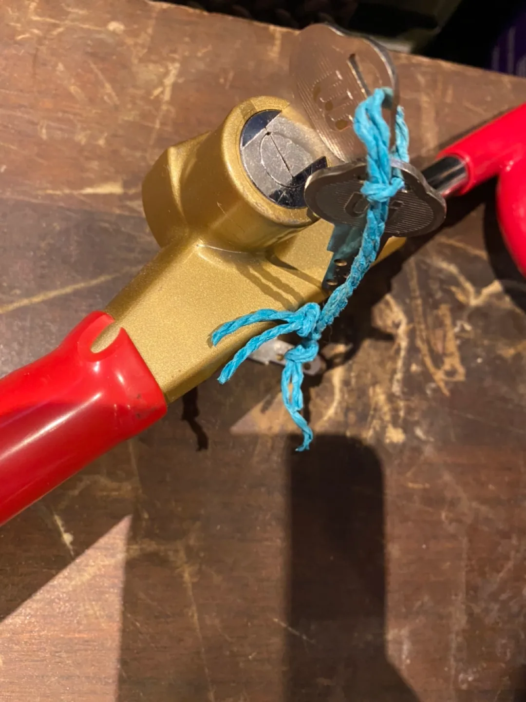 The SUV/Truck Club Steering Wheel Lock image indicator(2)