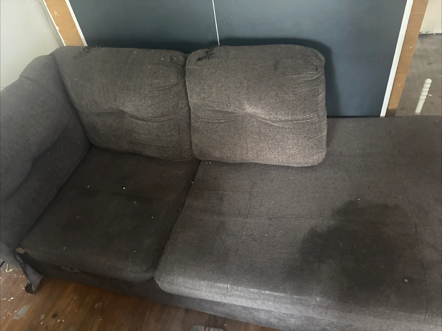 Grey Sofa🥕 on curb side image indicator(2)