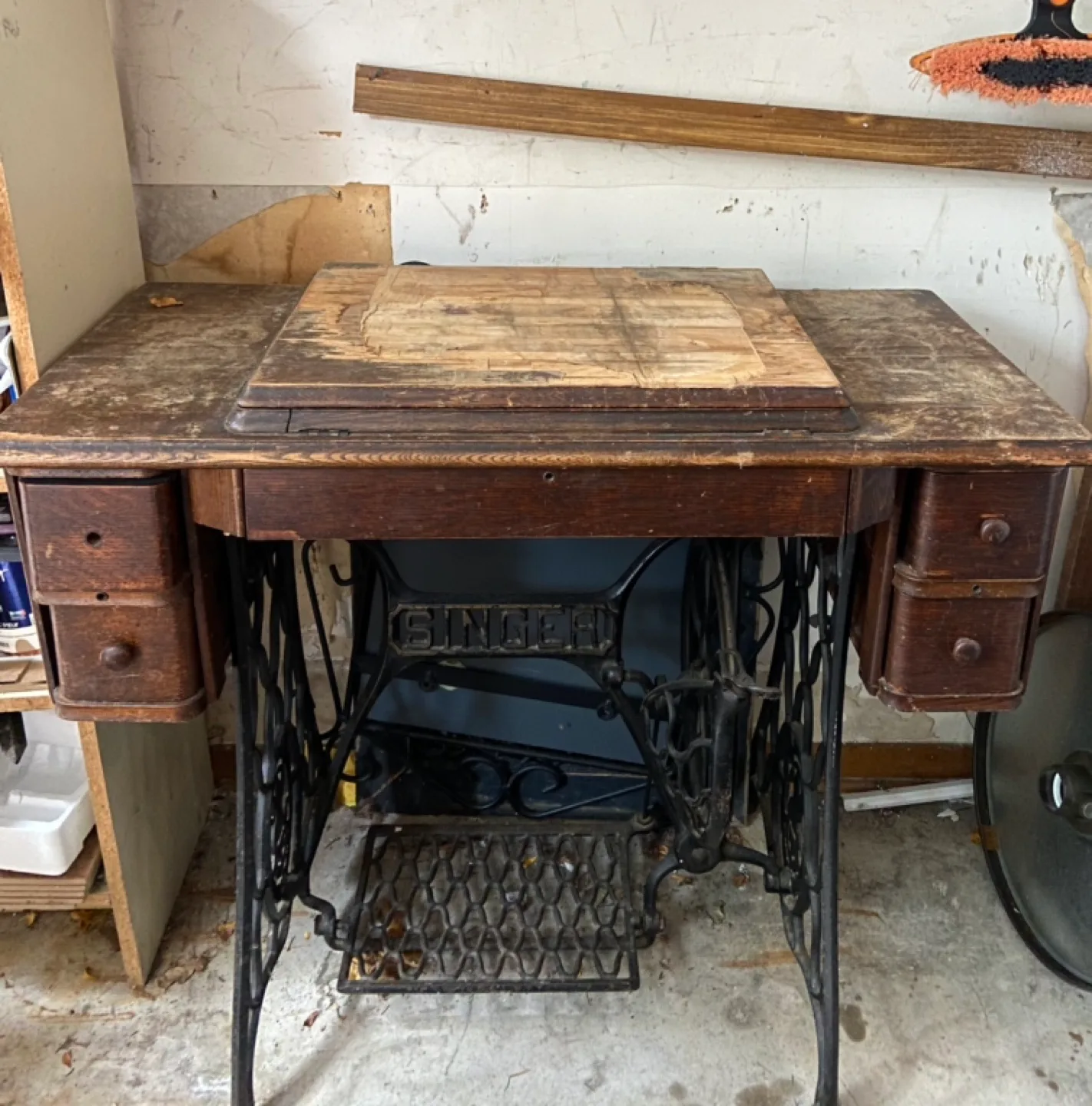 Antique Singer Sewing Machine image indicator(4)