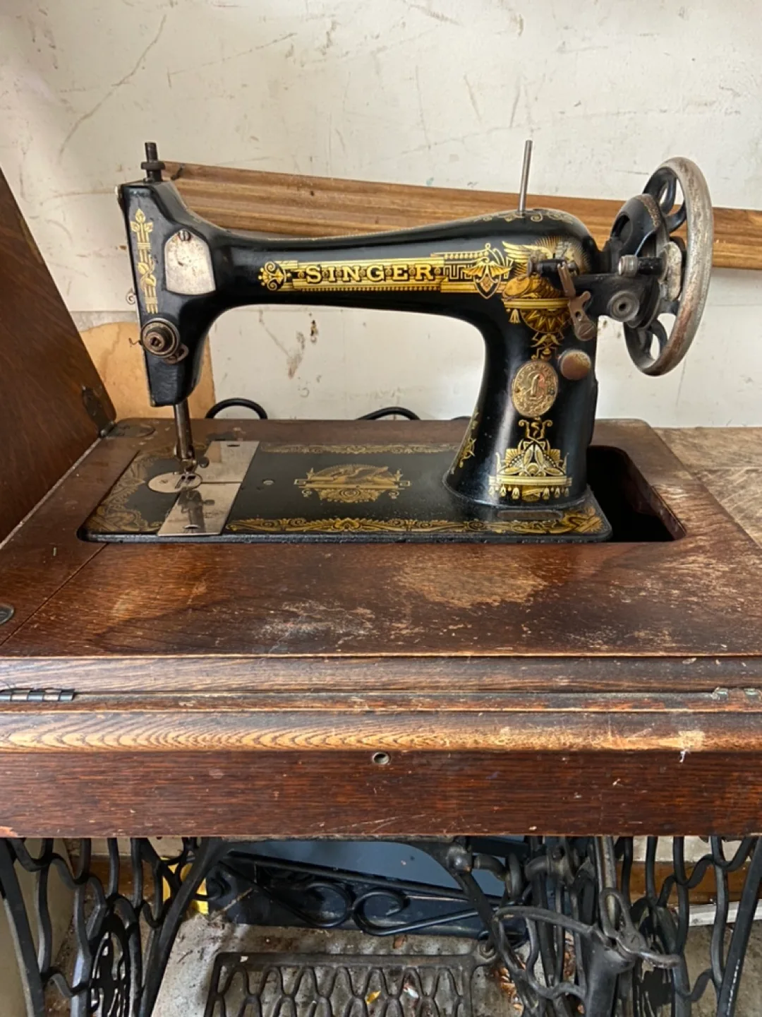 Antique Singer Sewing Machine image indicator(7)