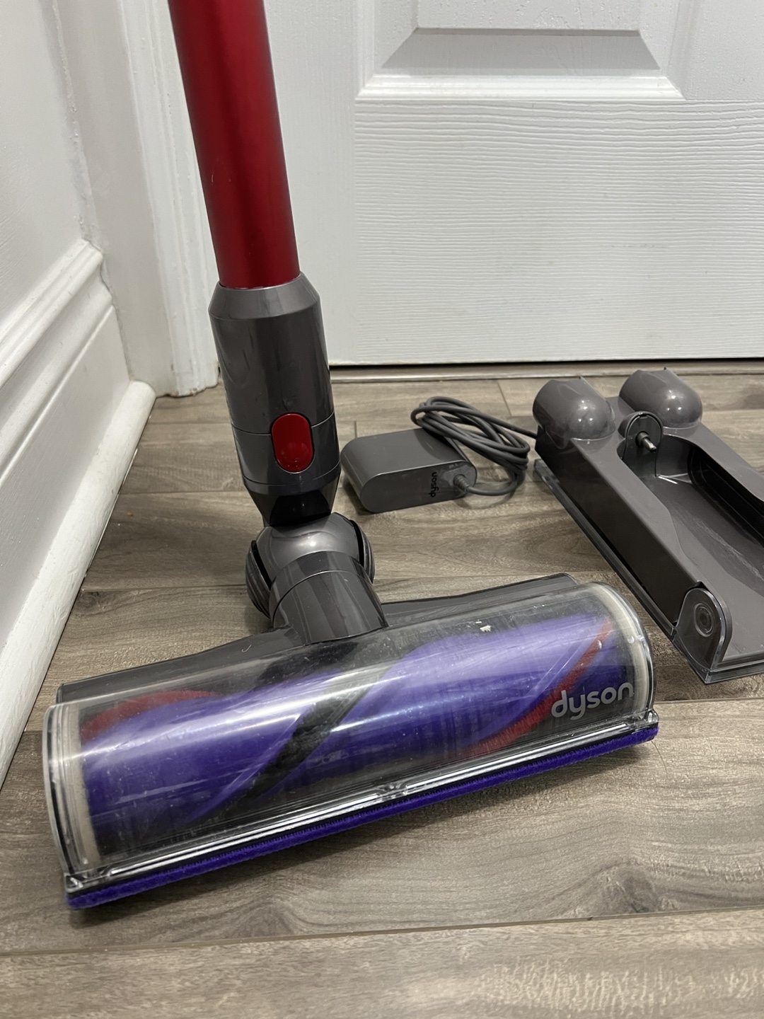Dyson Cyclone V10 Motorhead Vacuum - photo 3