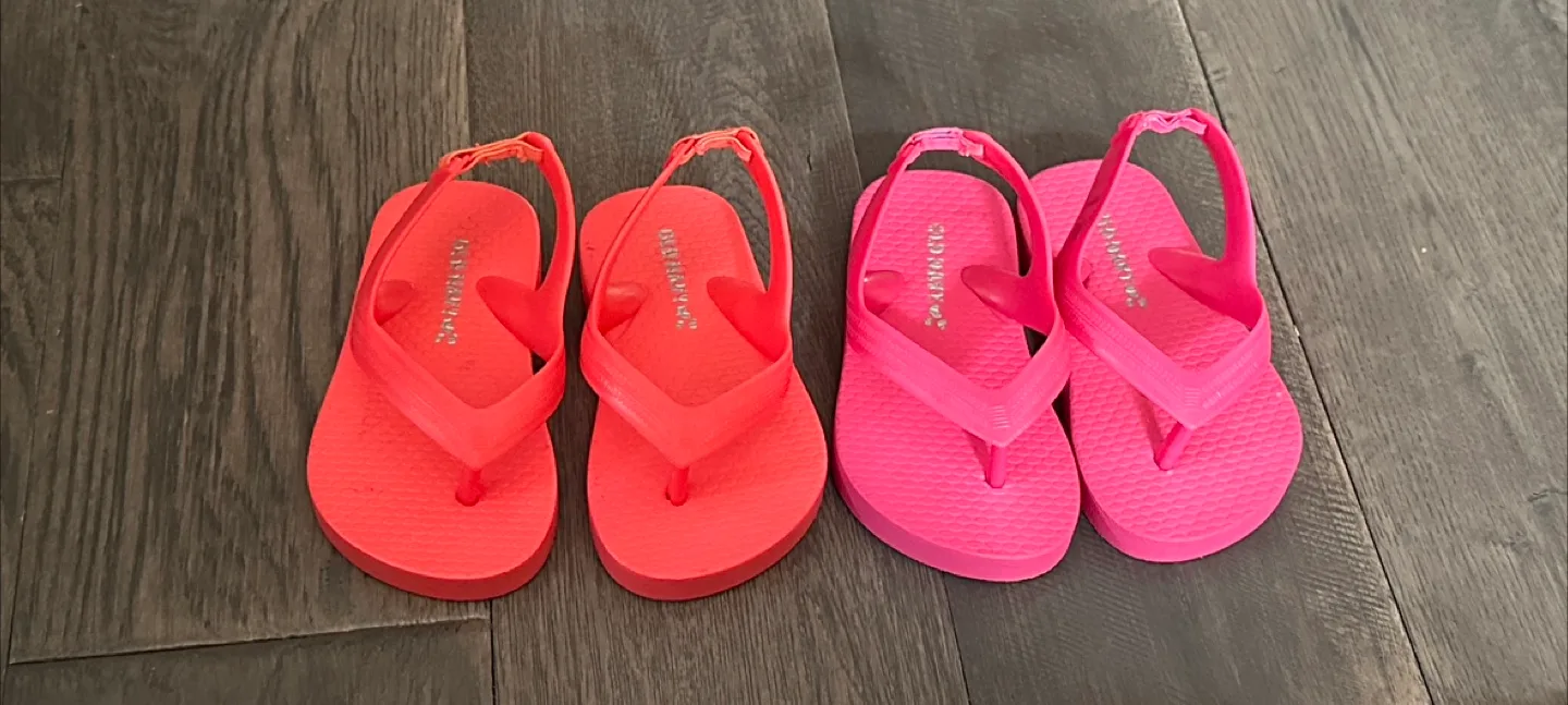 Old Navy Baby Flip Flops - Size 5 thumbnail