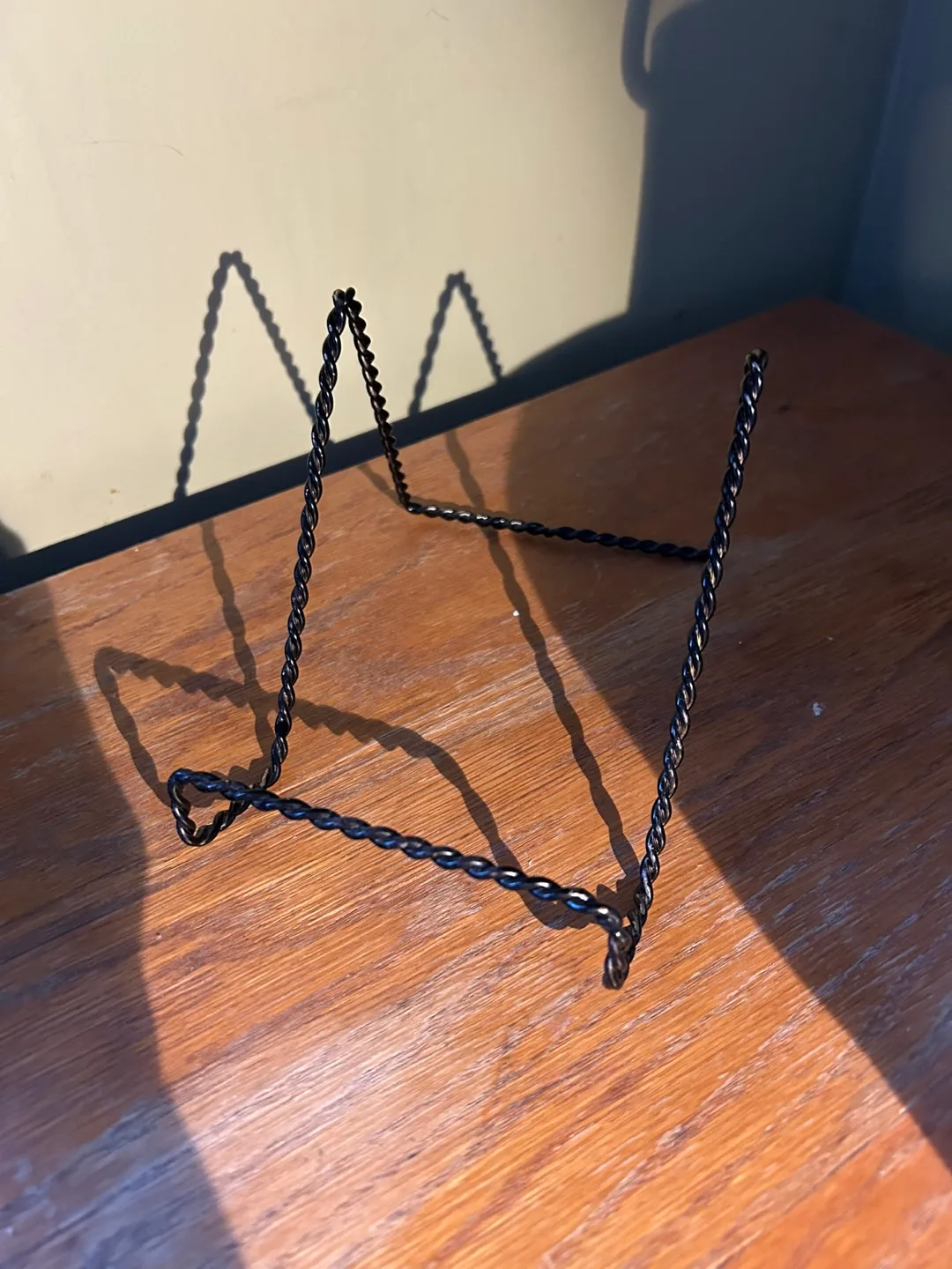 Black Twisted Wire Easel Stand thumbnail