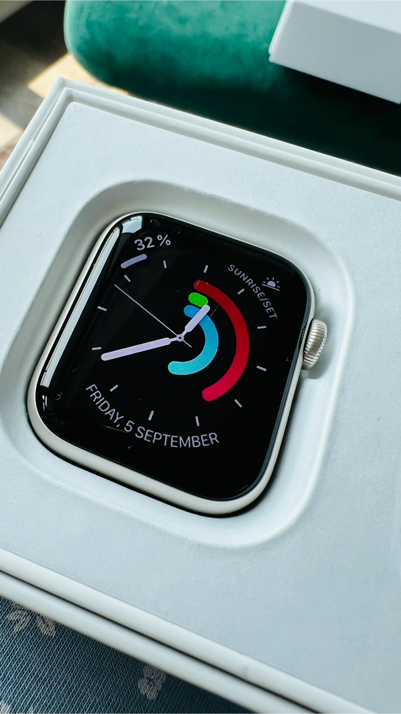 Apple Watch SE GPS 40mm Starlight - photo 2