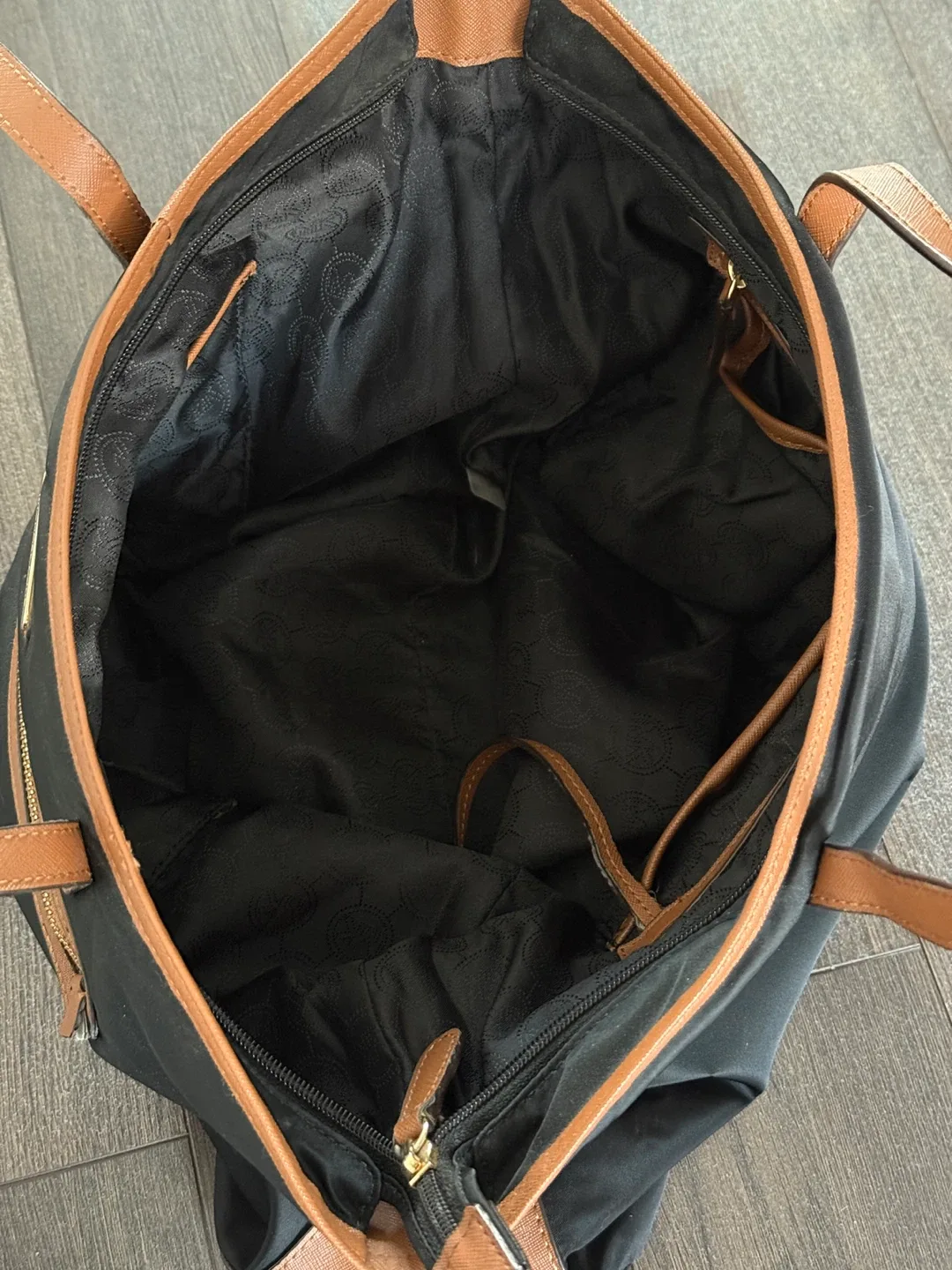 Michael Kors Black Tote Bag image indicator(4)