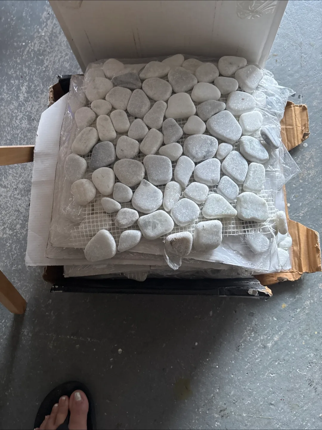 White Pebble Tile thumbnail